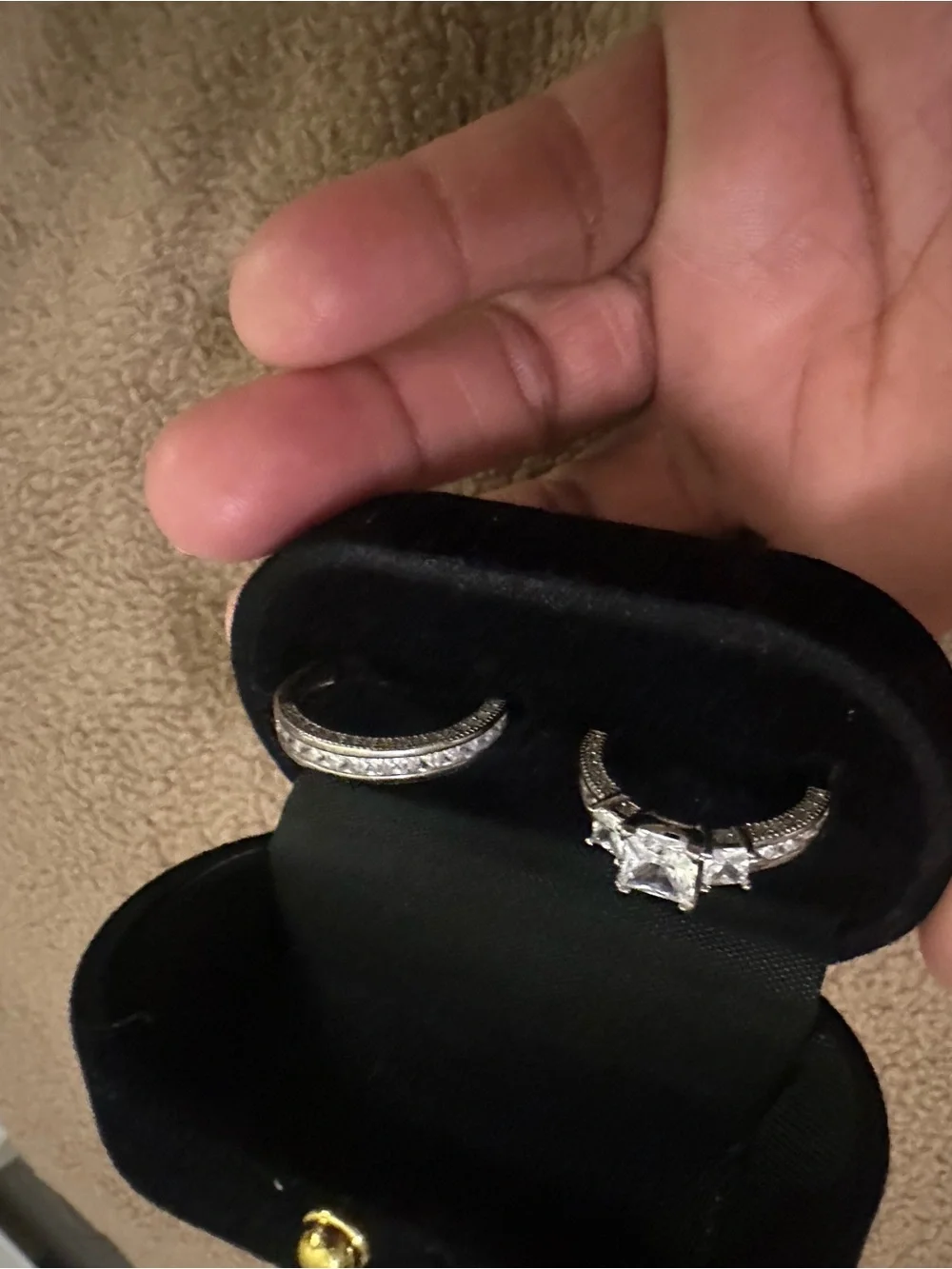 Classic and elegant we set ring wedding in 925 silver and zircon stone brand new